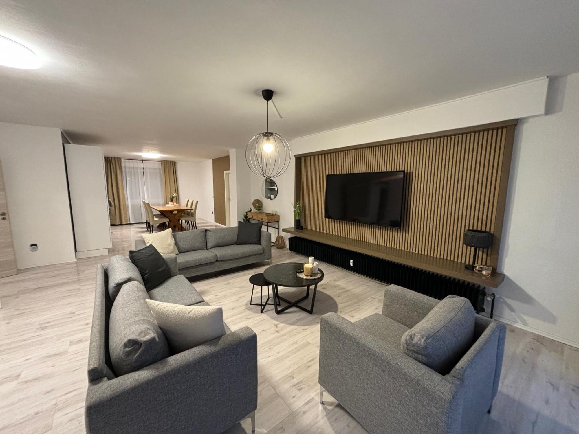 140Qm - 4 Zimmer- Parkplatz - Autobahn - Blauer See - Mallibase Apartments Garbsen Dış mekan fotoğraf