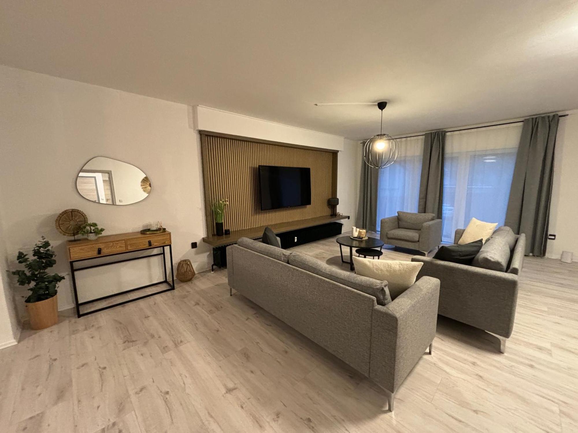 140Qm - 4 Zimmer- Parkplatz - Autobahn - Blauer See - Mallibase Apartments Garbsen Dış mekan fotoğraf
