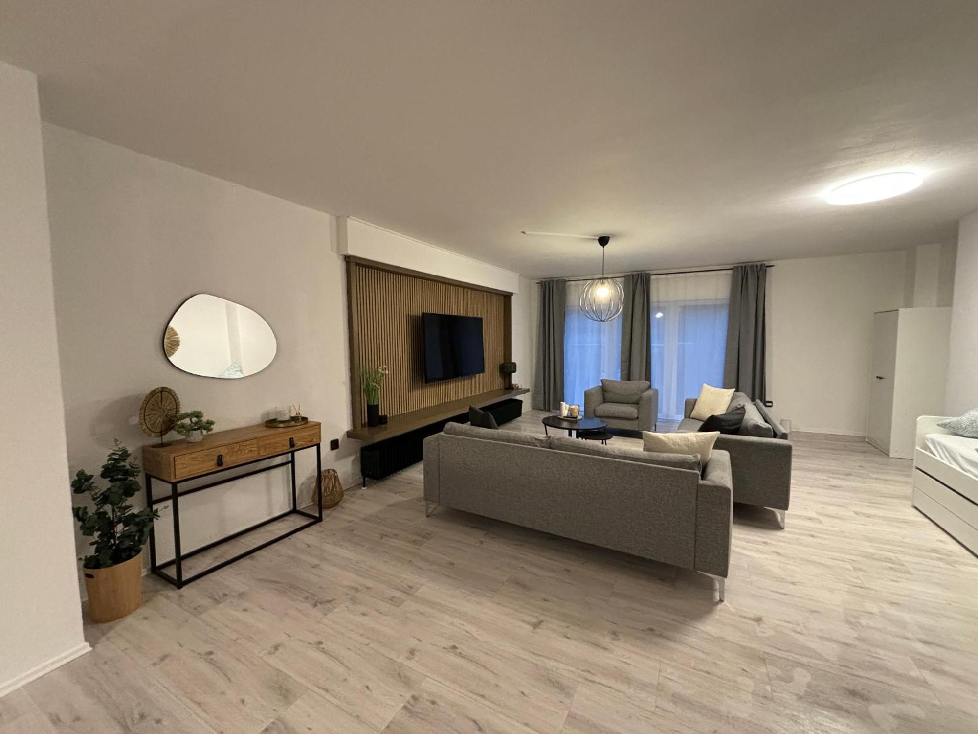 140Qm - 4 Zimmer- Parkplatz - Autobahn - Blauer See - Mallibase Apartments Garbsen Dış mekan fotoğraf