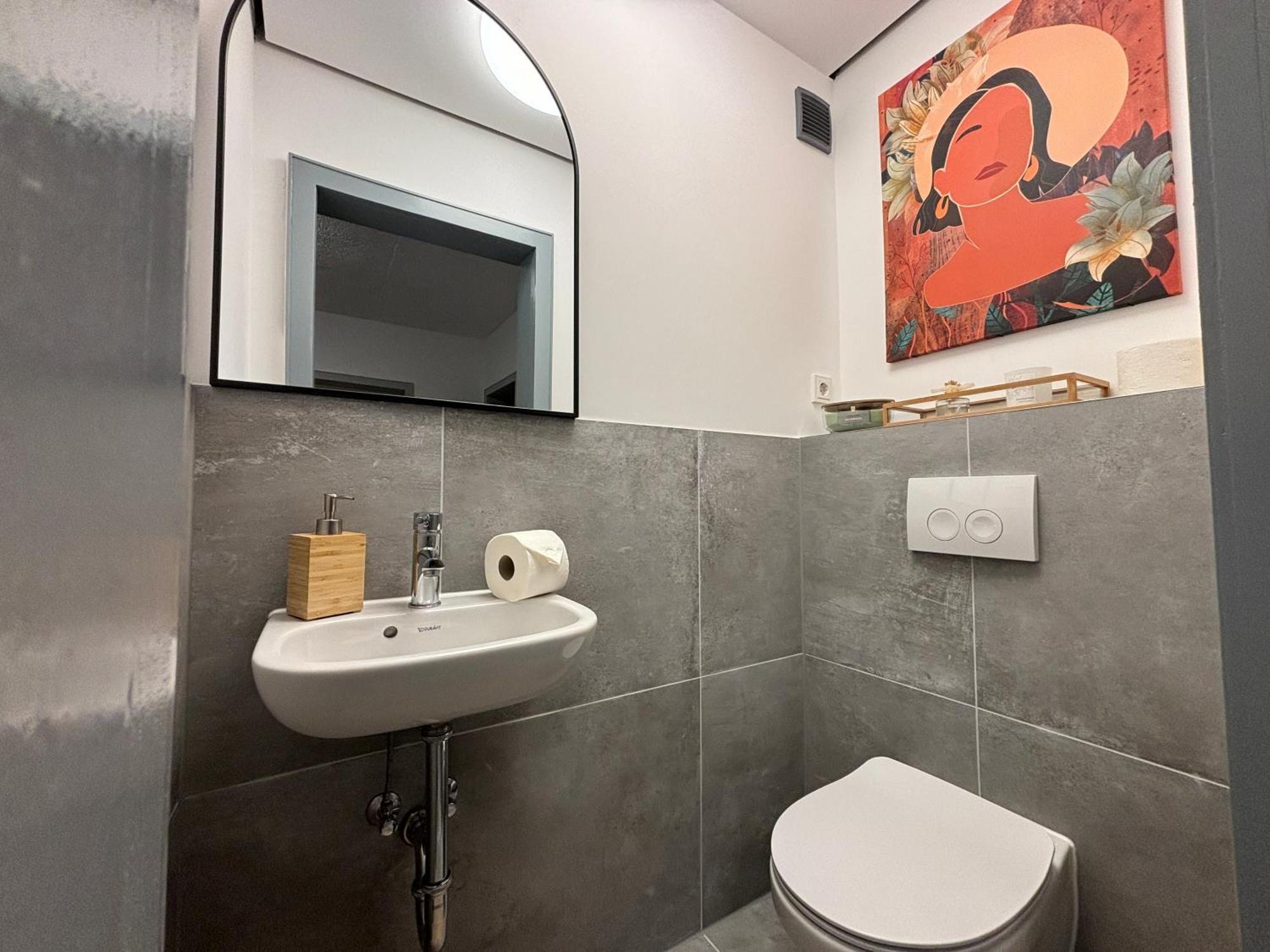 140Qm - 4 Zimmer- Parkplatz - Autobahn - Blauer See - Mallibase Apartments Garbsen Dış mekan fotoğraf
